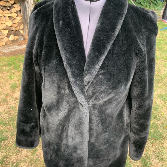 Faux fur coat - Picture 1 of 3